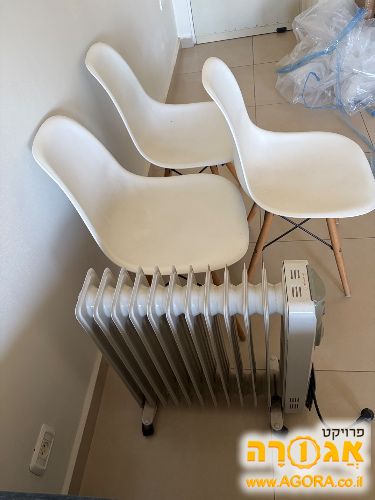 כיסאות פינת אוכל ורדיאטור
