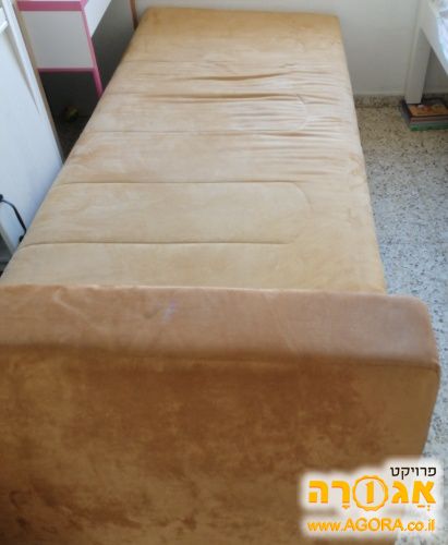 מיטה ספפה יש להתקין שתי רגליים