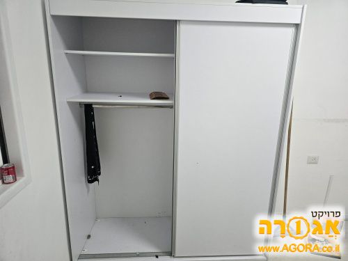 ארון בגדים