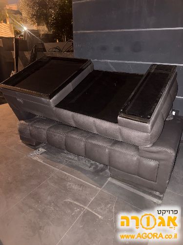 ספה עם קרע