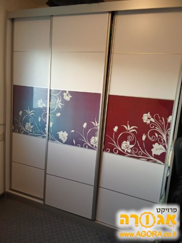 ארון קיר לבגדים 3 דלתות הזזה