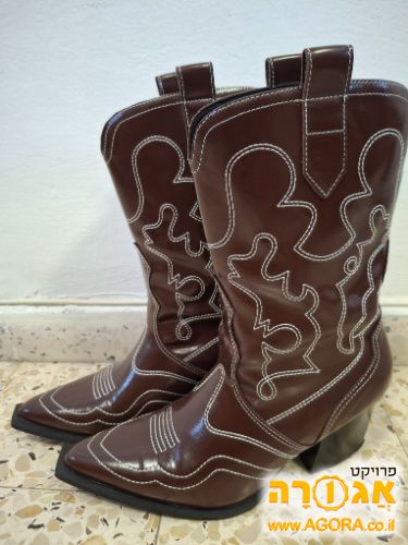 זוג מגפי נשים
