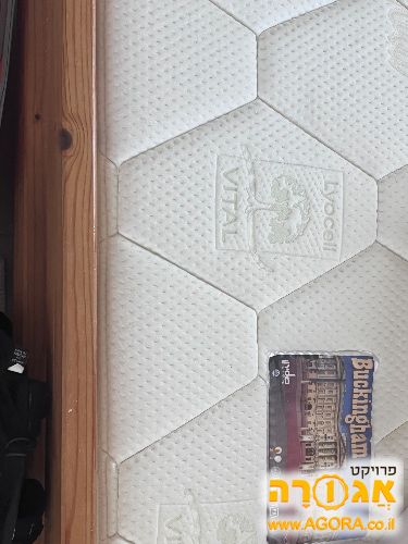 מזרן קושי בינוני 1.40*1.90 במצב טוב