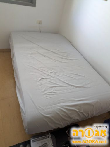 ספות, מיטות, שידות, ארונות, מזנון
