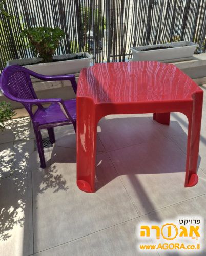 שולחן ו2 כסאות לילדים