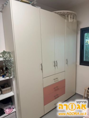 ארון בגדים