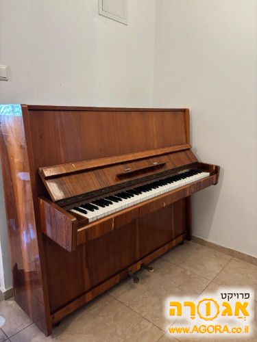 פסנתר עומד