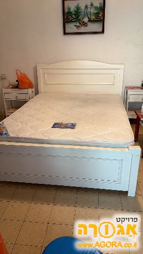 מיטה זוגית ושידות