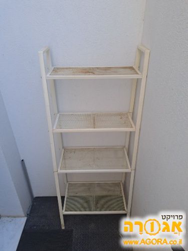 ארון מדפים מאיקאה לחצר