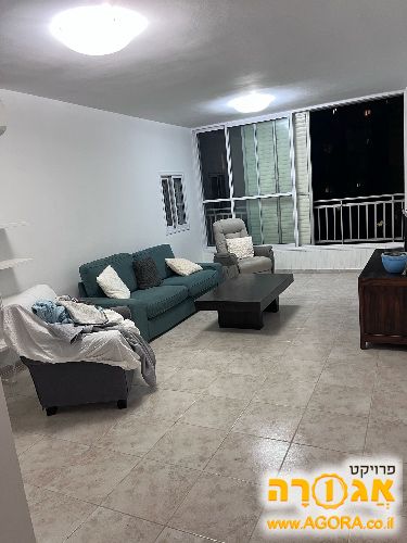 שולחן ושידת טלוויזיה