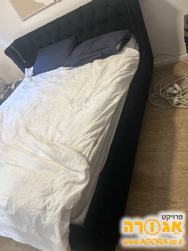 מיטת חדר שינה חדשה