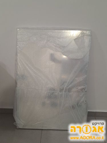 מראת קיר גדולה וחדשה מהחנות