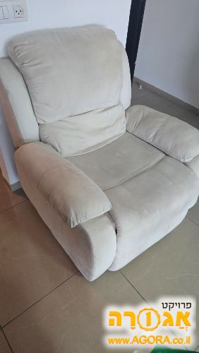 כורסת טלוויזיה מפנקת עם שזלונג נשלף