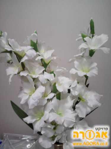 זר פרחים לבן מפלסטיק