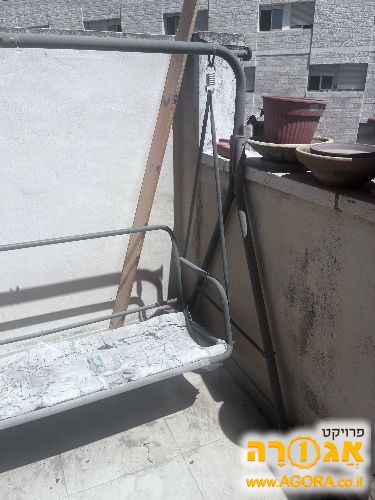 נדנדה למרפסת או גינה