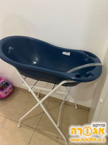 אמבט תינוק וצעצועי התפתחות