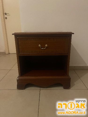 שידת וינטג' מעץ מלא