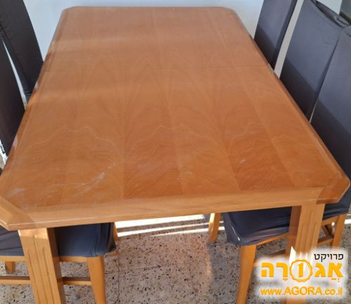 שולחן לפינת אוכל