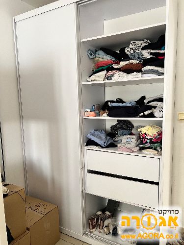ארון בגדים