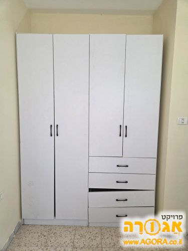 ארון בגדים