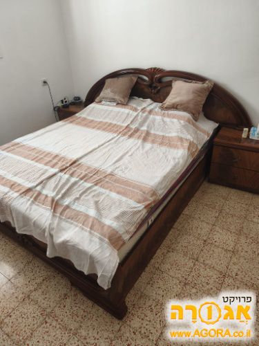 מיטה זוגית עם ארגז