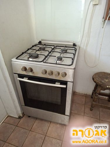 תנור אפיה עם כיריים