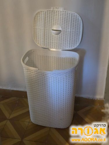 סל כביסה לבן פשוט