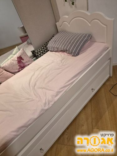 מיטת יחיד לילדות