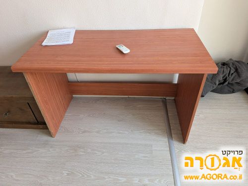 שולחן עבודה פשוט