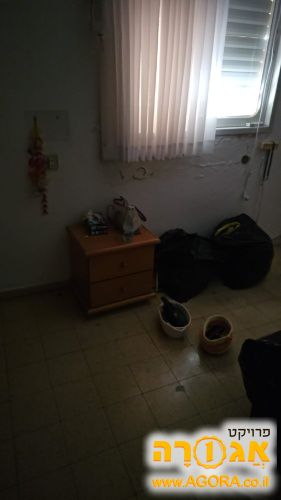 שידה קטנה
