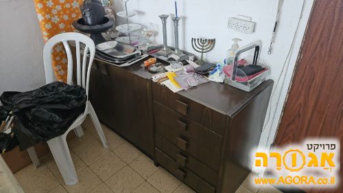 מזנון מעץ מלא