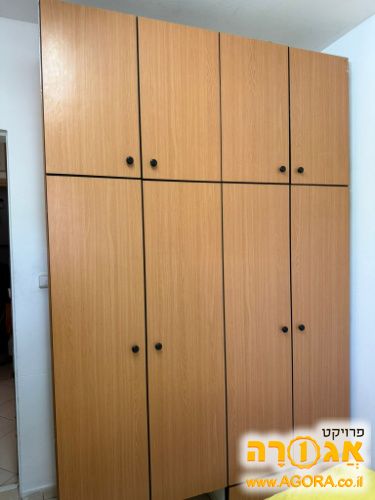 ארון בגדים כבר מפורק