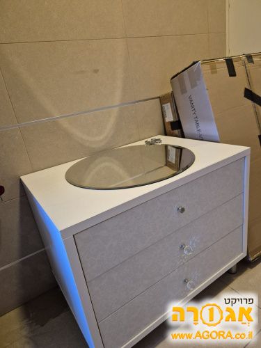 שידה + מראה