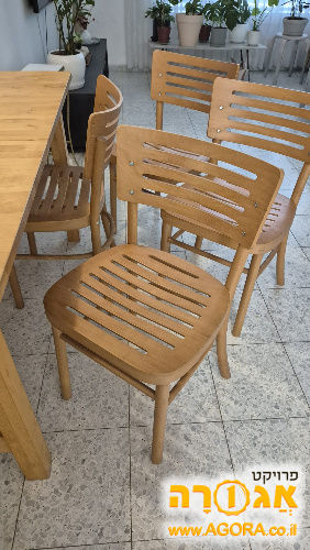 4 כסאות