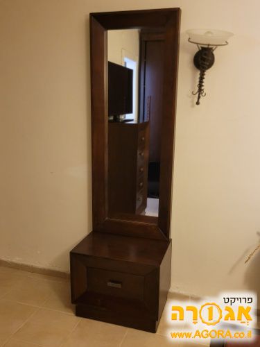 שידה עם מראה