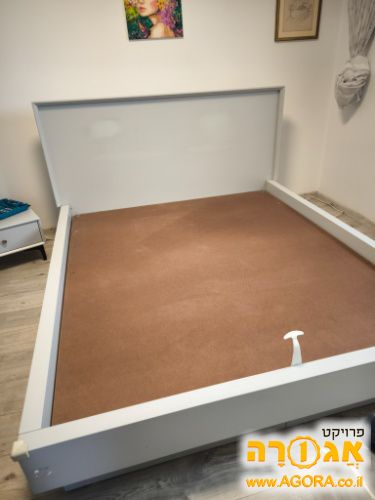 מיטה זוגית עם ארגז מצעים