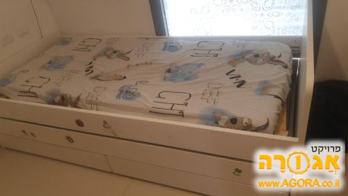 מיטת ילד עם מיטת חבר ומגירות