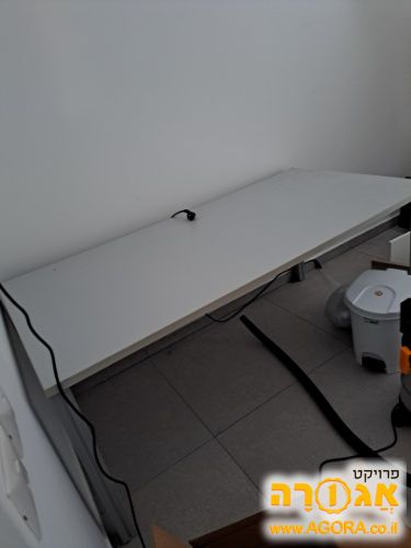 שולחן כתיבה גדול