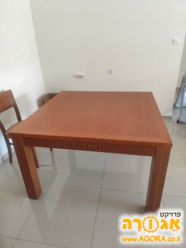 שולחן אוכל