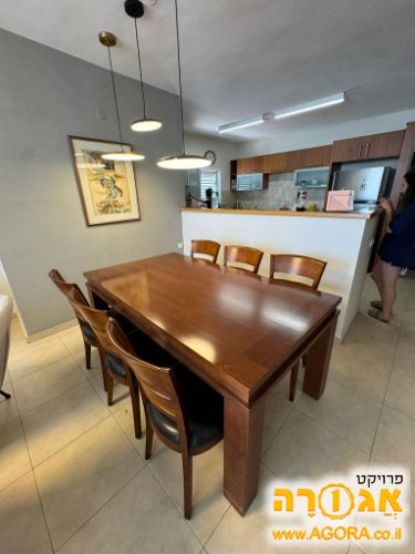 פינת אוכל כחדשה