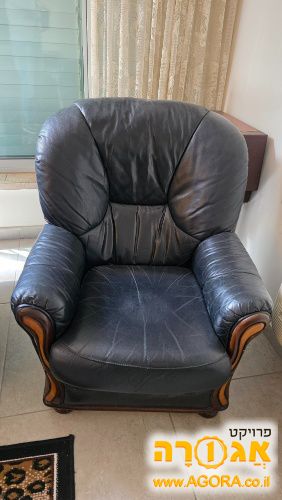 כורסאות מעור בצבע שחור