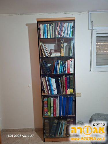 ספרייה דלתות זכוכית
