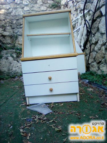 שני שידות במצב מצויין