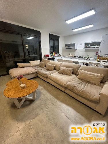 ספת ר מרווחת עם שזלונג, נוחה מאוד לישיבה