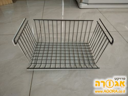 סלסלאות נתלות בארון