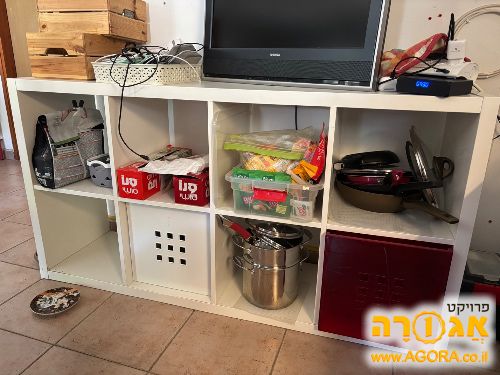 כוורת מדפים של איקאה