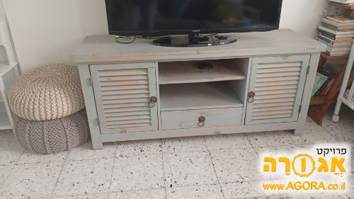 שידת טלוויזיה מעץ מלא