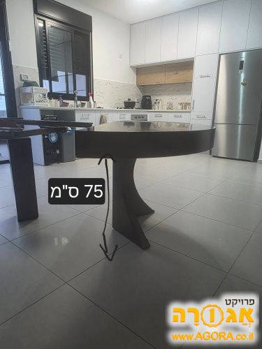שולחן פינת אוכל ללא כיסאות