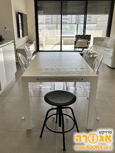שולחן