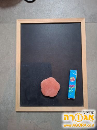 מספר חפצים מאריאל -לוח גיר, תיק גב וכו